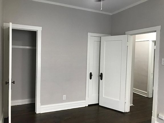 2nd image of 5512 S Blackstone Ave #304