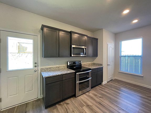 4th image of 1921 Belmont Ln