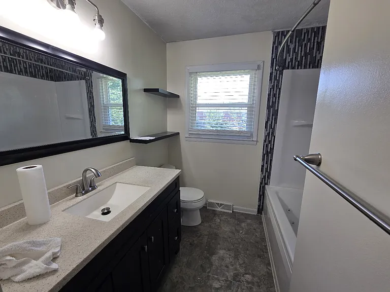 521 Stonehaven Dr — Photo 12