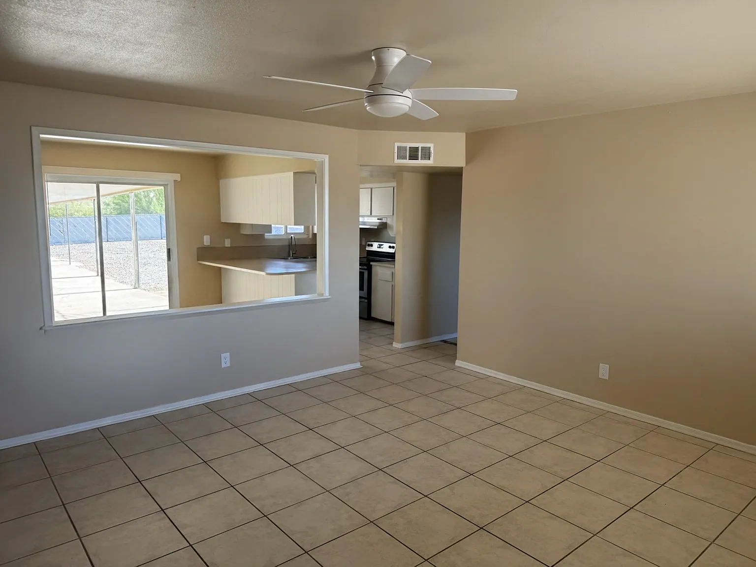 3 bed, 1326 sqft, $1,350 — Photo 2
