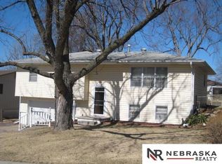 8728 Ohern St, Omaha, NE 68127