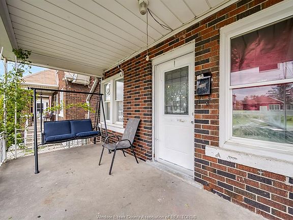 4th image of 1180 Langlois Ave