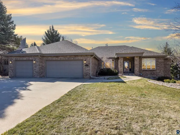 3074 W Donahue Dr, Sioux Falls, SD 57105