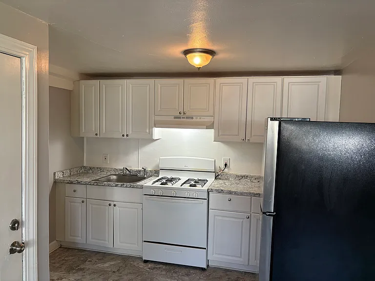 467 Allen St #101 — Photo 28