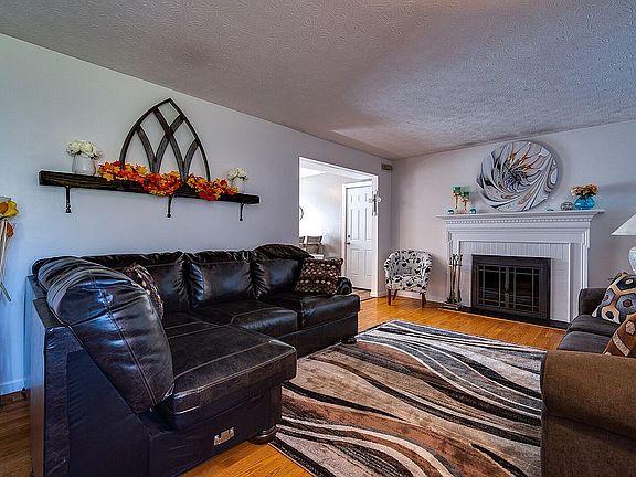 2nd image of 9019 Lynn Ave