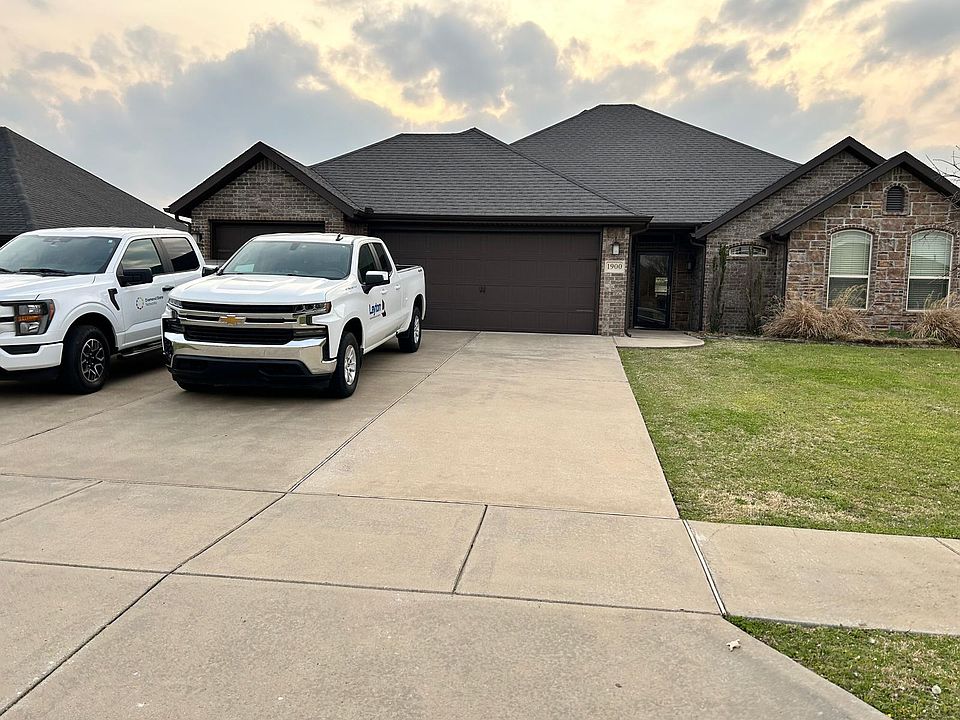1st image of 1900 SW Cypress St