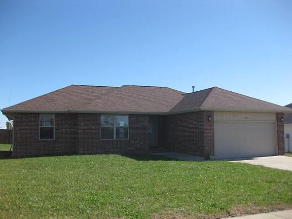 3rd image of 596 N Mayberry Ave