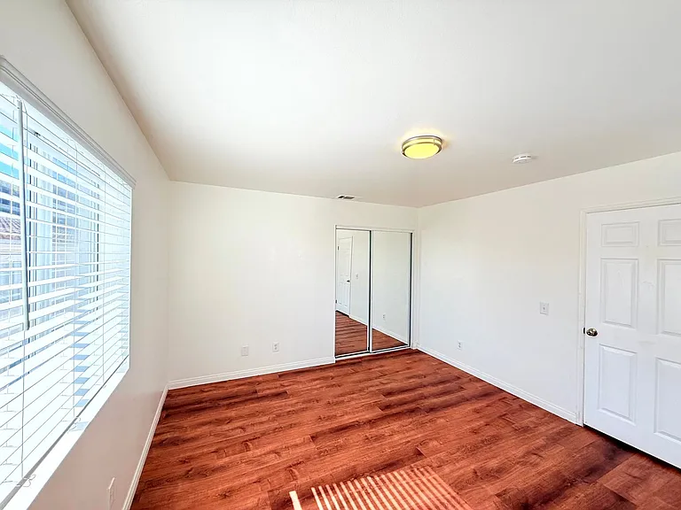 762 W. 21st St. — Photo 16