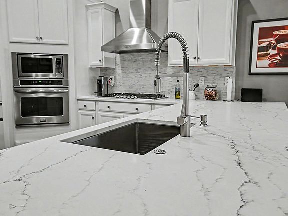3rd image of 2537 Goldfinch Dr.