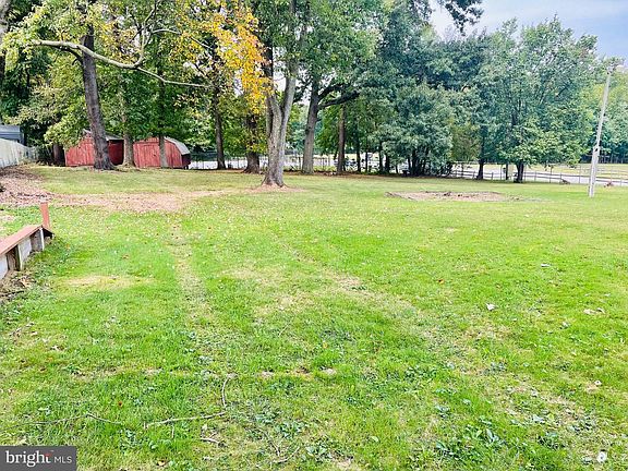 4th image of 7490 Race Rd