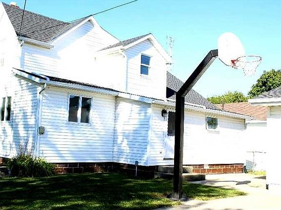 3rd image of 118 Jackson St