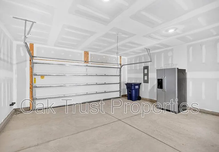 147 Cloverleaf St — Photo 24