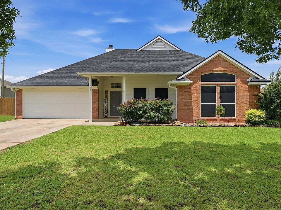 1st image of 806 Birch Cir