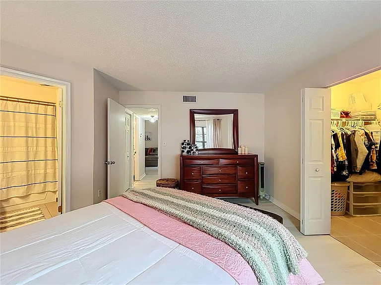 Southpointe Dr — Photo 9