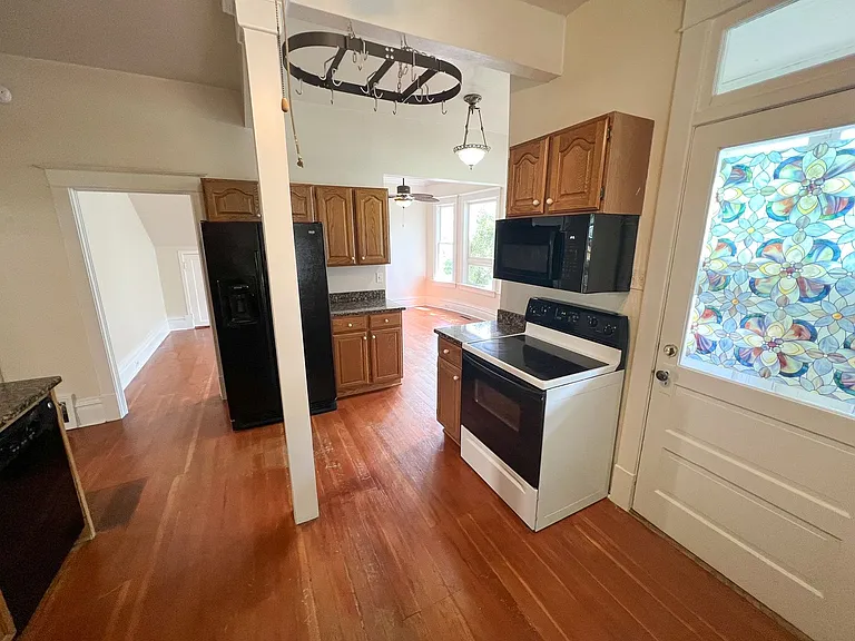 133 N M St — Photo 8