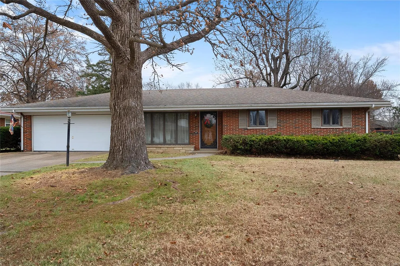 400 Brittany Ln photo 1