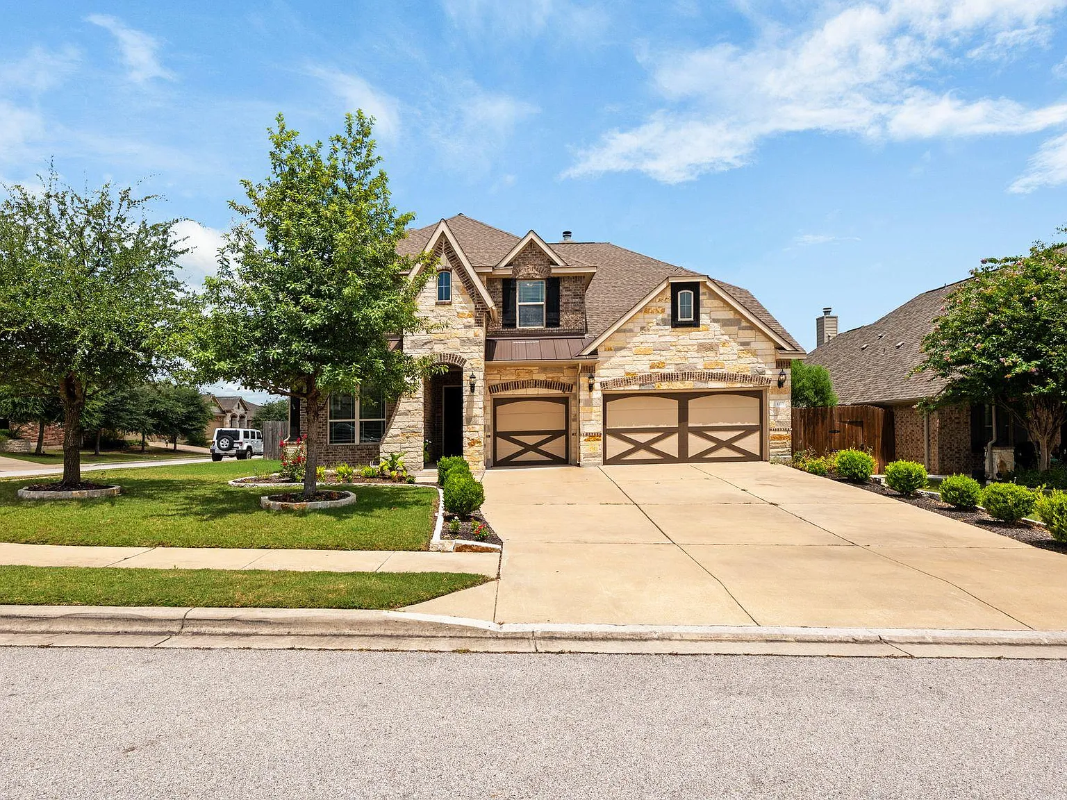 4 bed, 2.5 bath, 3376 sqft, $3,000 — Photo 1