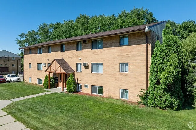 Hubbard Oaks Apartments — Photo 16