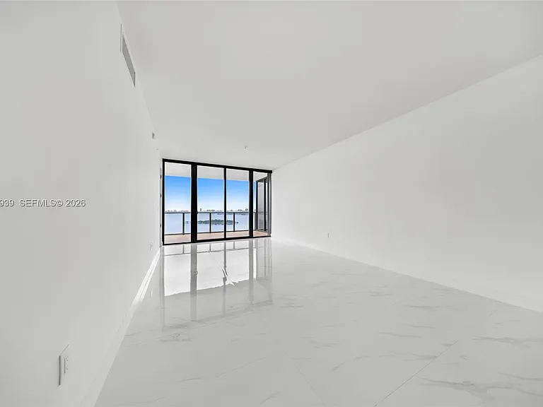 700 NE 24th St #1706 — Photo 6