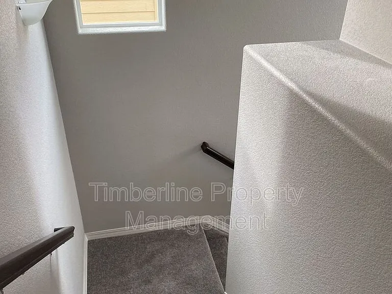 889 Grissom Dr — Photo 24