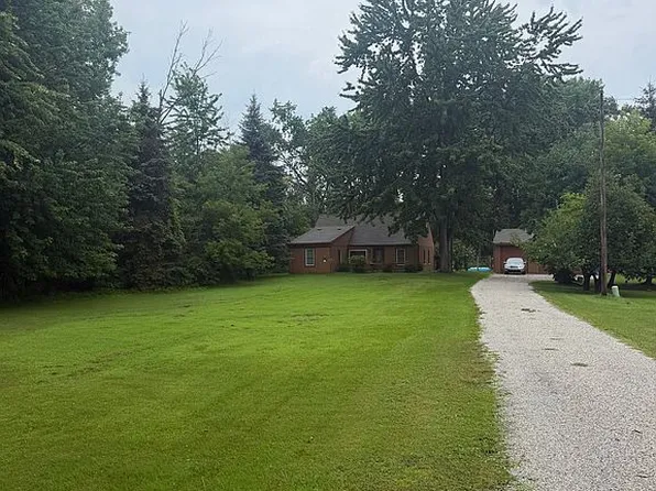 2831 E Pinconning Rd, Pinconning, MI 48650