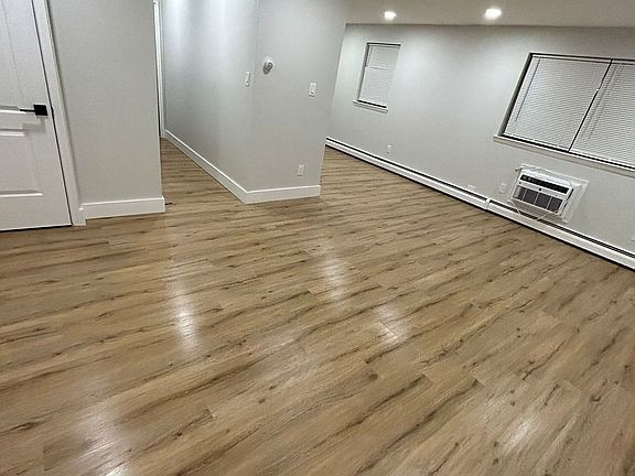 2nd image of 730 Main St APT B3