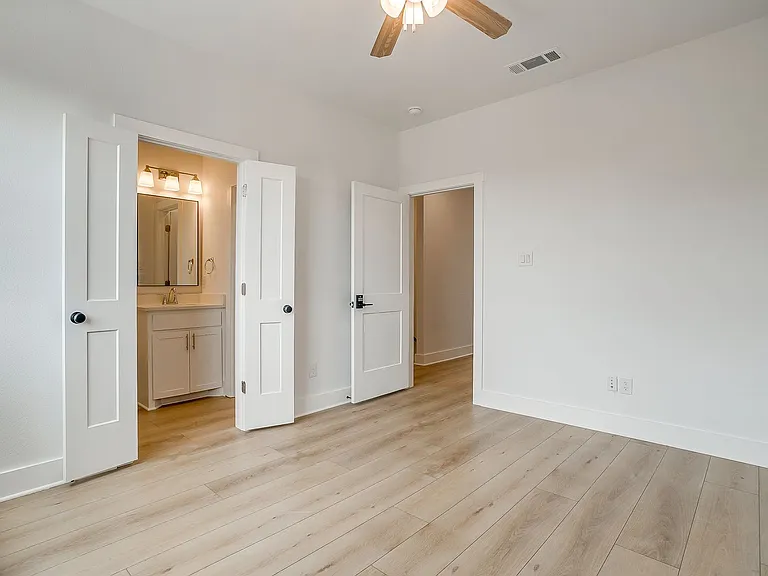 2811 Forest Park Blvd — Photo 37