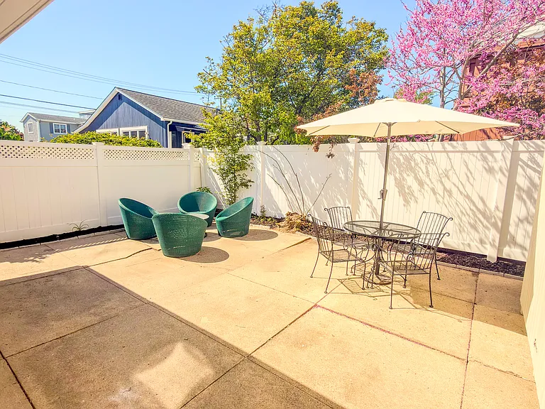 23 Garden City Ave — Photo 11