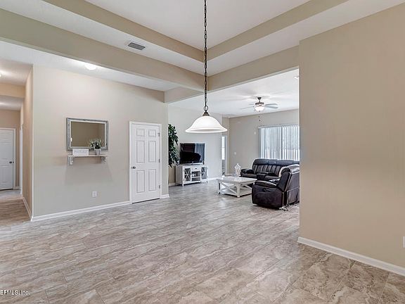 5th image of 125 Goldenrod Lake Dr