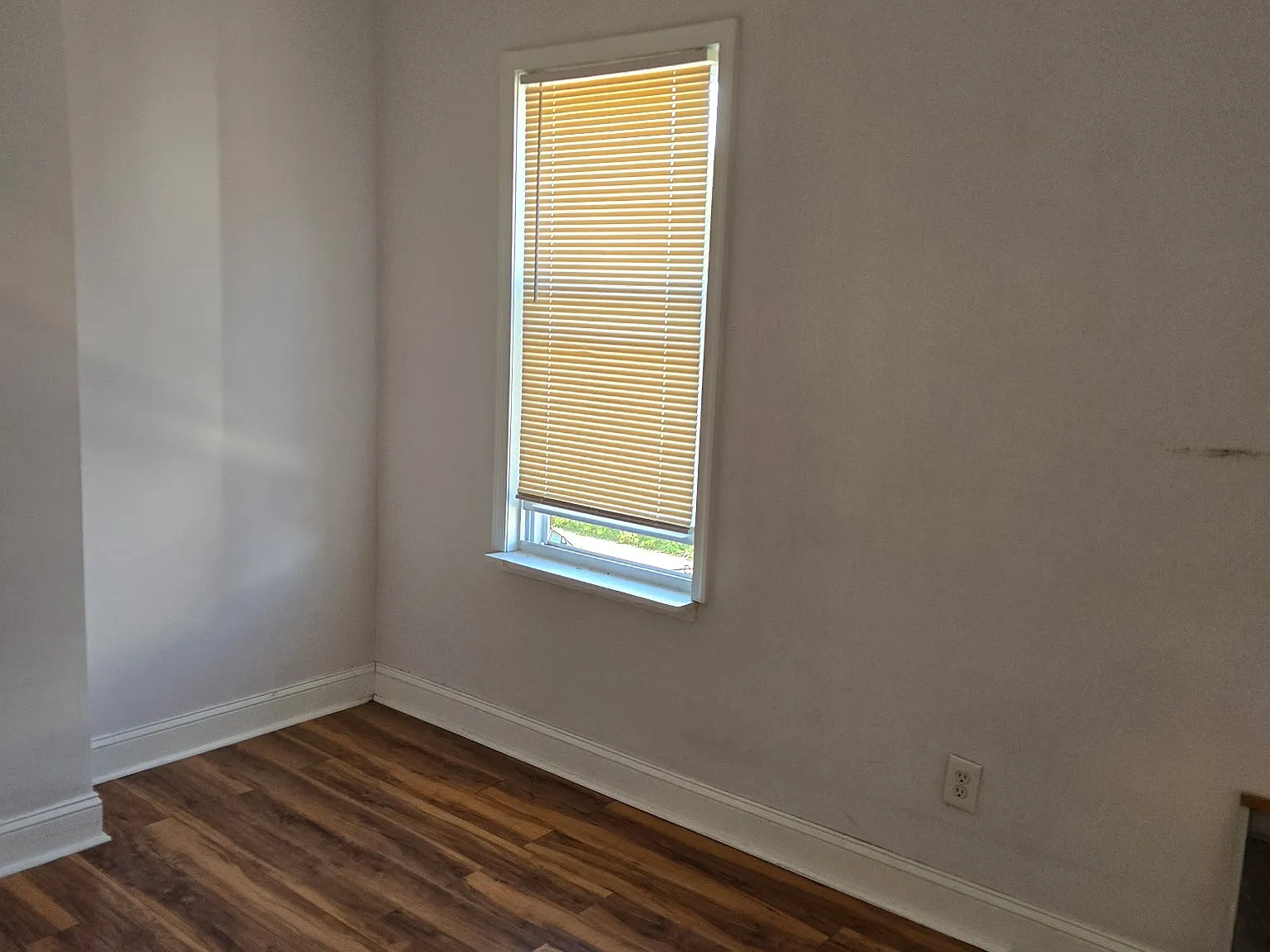 3 bed, 1.5 bath, 938 sqft, $1,800 — Photo 3
