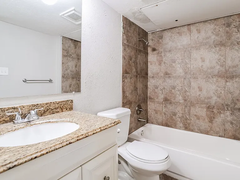 2109 Kings Rd — Photo 18
