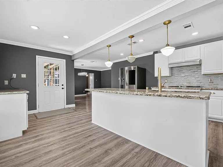 7713 Yoe St — Photo 15