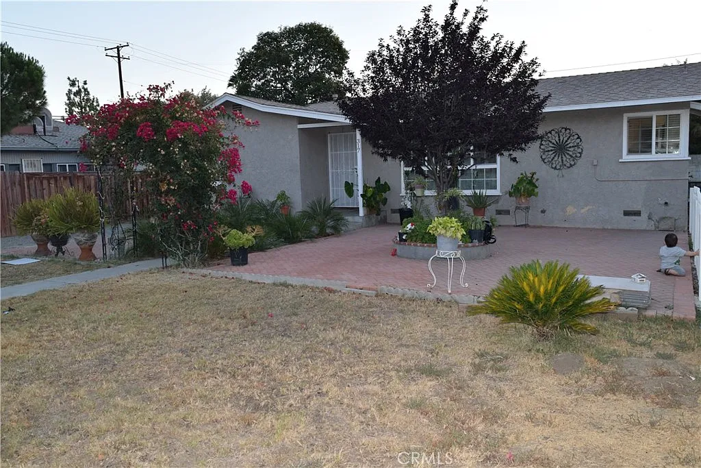 2 bed, 934 sqft, $2,000 — Photo 2