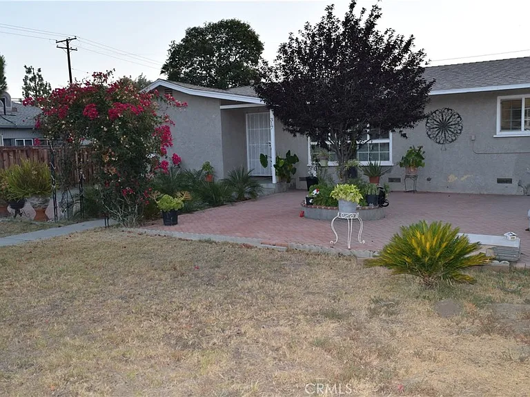 317 Terry Ln — Photo 2