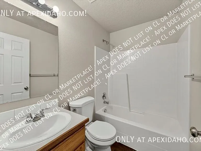 3851 N Lezana Ave — Photo 20