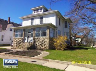 527 N 10th St, Dekalb, IL 60115