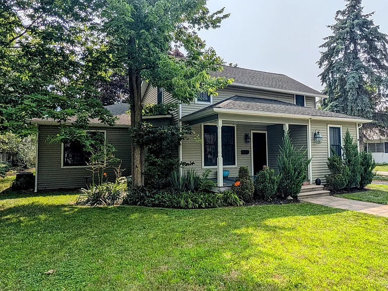 327 N Liberty St — Photo 1