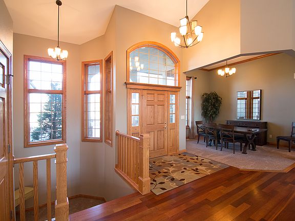 4th image of 553 Birchwood Dr