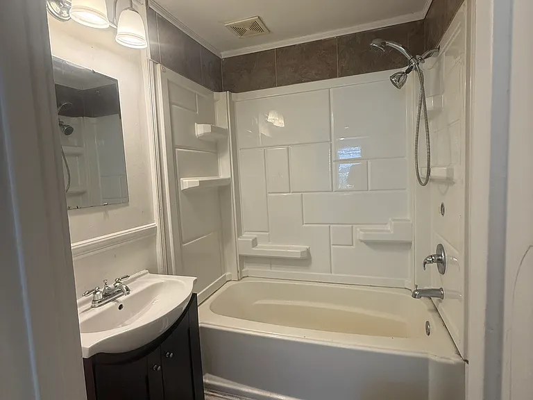 214 5th Ave #1 — Photo 7