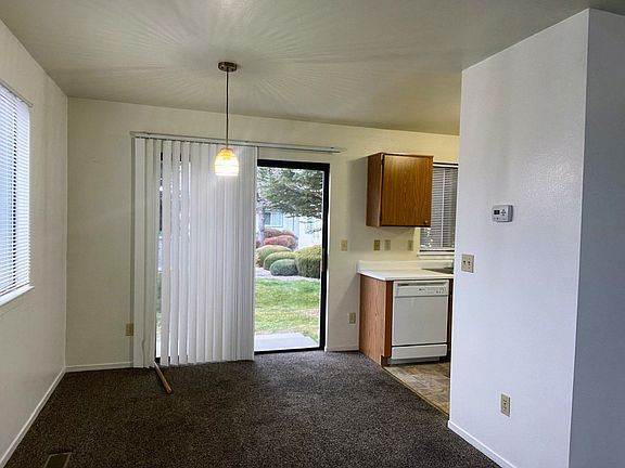 5th image of 1377 Village Way #D