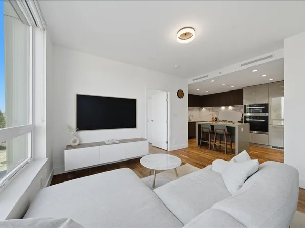 1675 Lions Gate Ln #608, North Vancouver, BC V7P 0E3