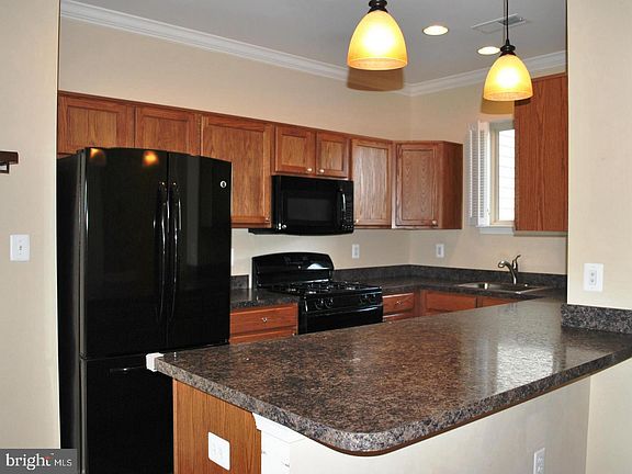 4th image of 22788 Sagamore Sq