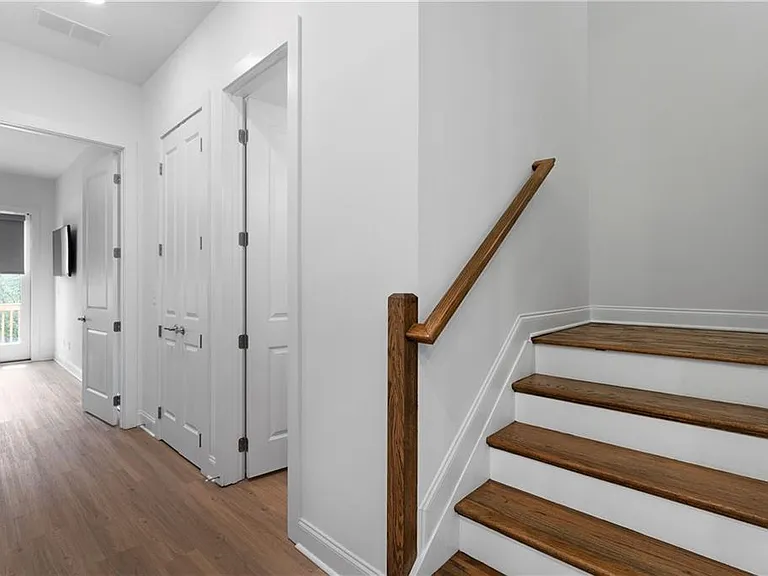 105 Pearl St — Photo 10