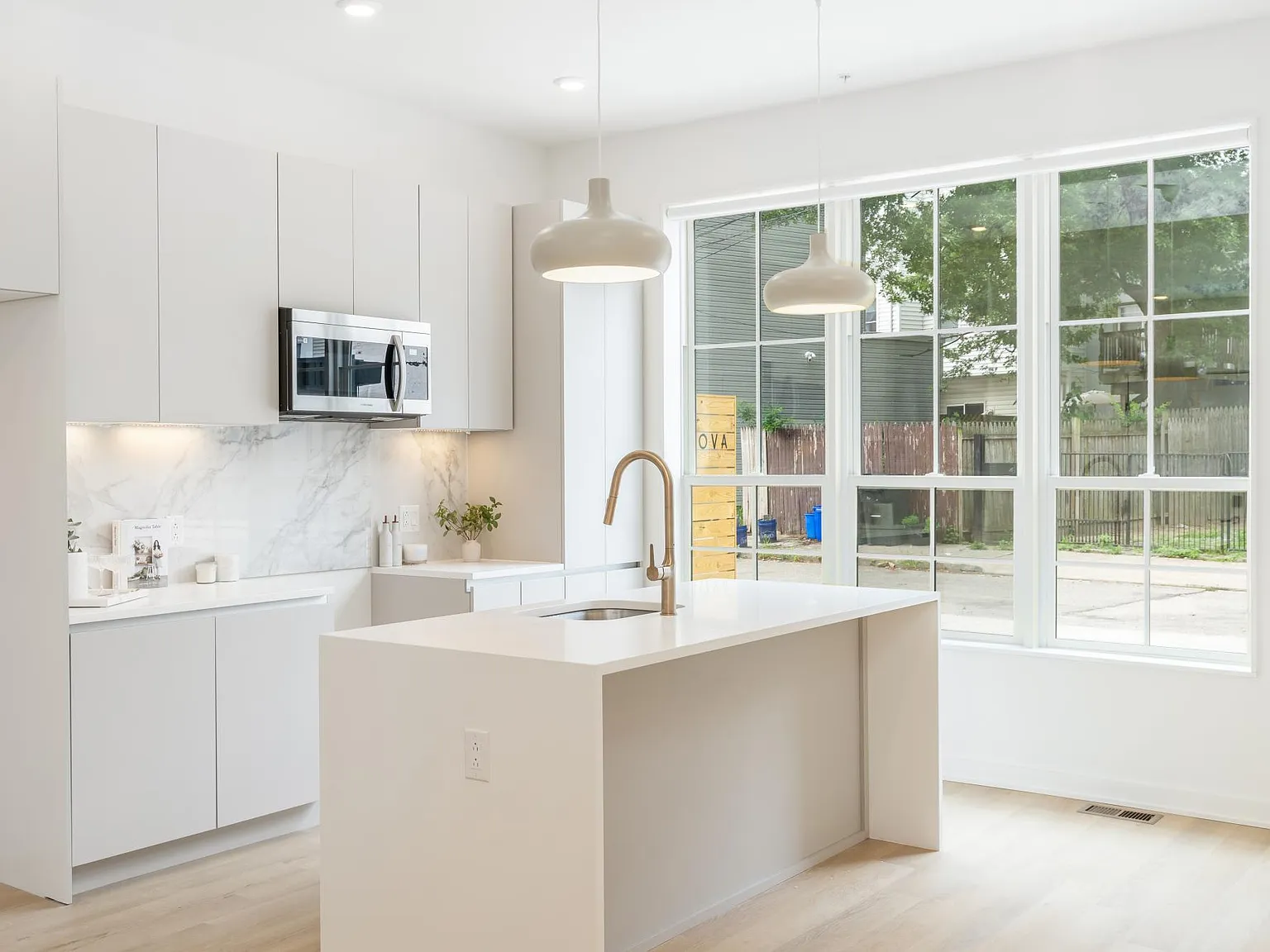2 bed, 2.5 bath, 1368 sqft, $2,400 — Photo 1