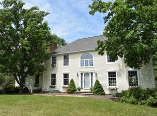 10 Deer Run Dr, Colchester, CT 06415