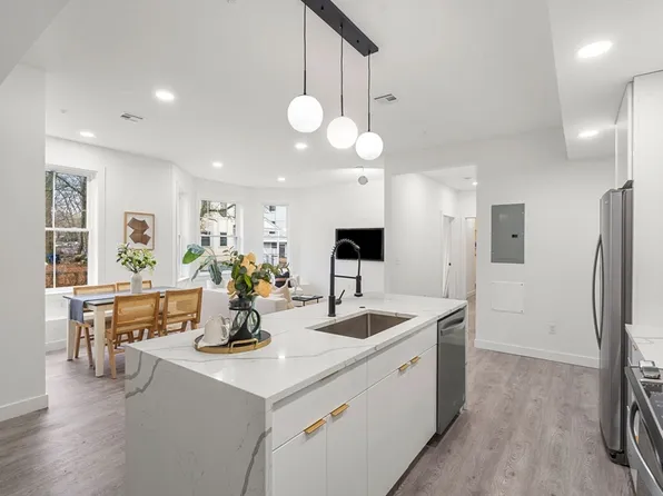 43 Withington St #1, Dorchester Center, MA 02124
