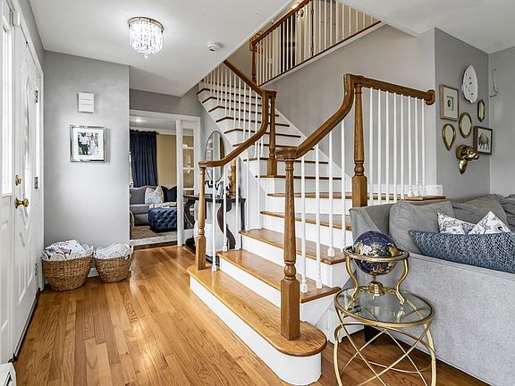 4th image of 19 Bridgham St