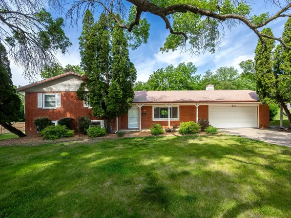7 Archer Ct, Davenport, IA 52804