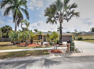 949 Adelphi Ct, Fort Myers, FL 33919