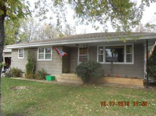 1208 River Rd, Windom, MN 56101